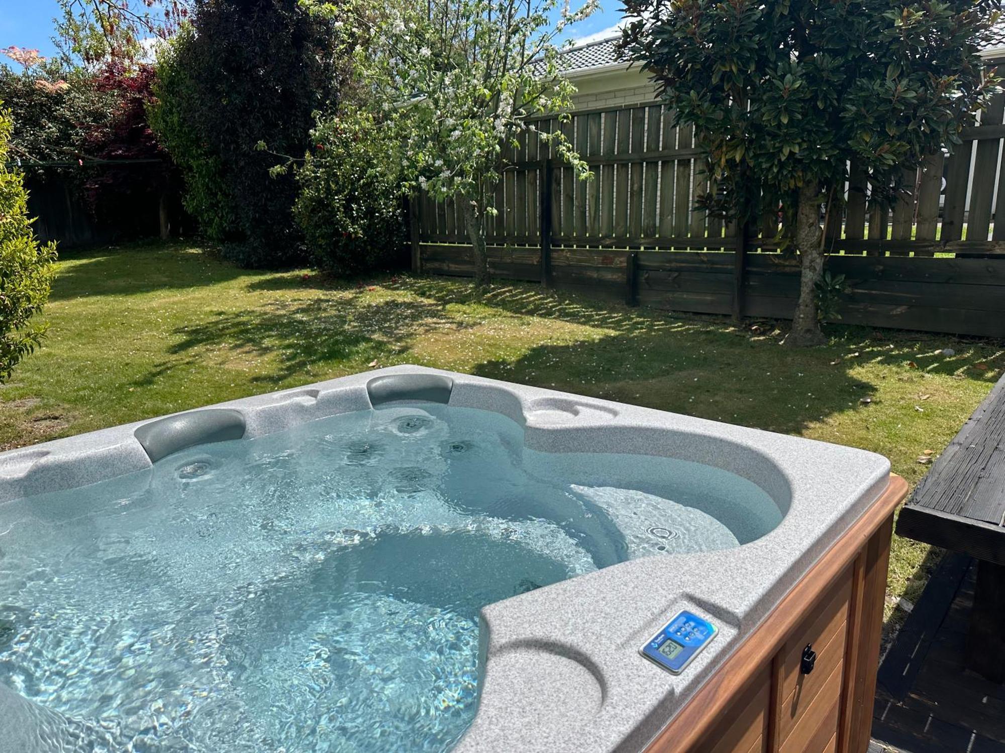 Dream Home In Central Of Rotorua With Spa Pool Exterior photo