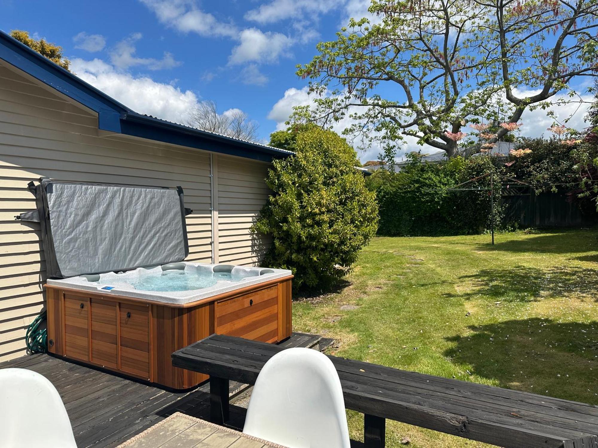 Dream Home In Central Of Rotorua With Spa Pool Exterior photo